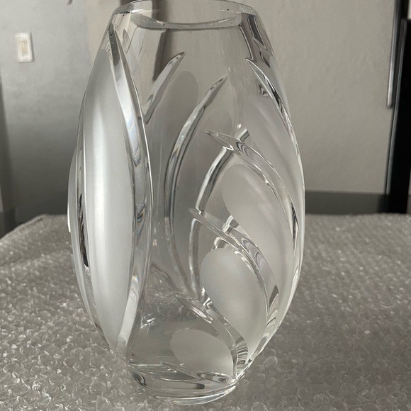 MARQUIS BY WATERFORD VASE FROSTED CRYSTAL COVENTRY PATTERN - Picture 4 of 10